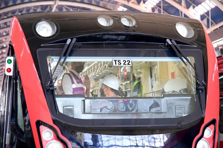 Jokowi menuturkan, pembangunan LRT ini bertujuan mengintegrasikan transportasi massal di Jabodebek. Dalam hal ini, integrasi antara MRT, LRT, kereta bandara, dan bus transjakarta.