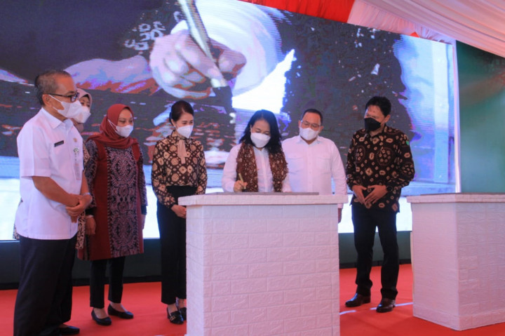 Peresmian Pilot Project Rumah Perlindungan Pekerja Perempuan (RP3) Sektor Perkebunan dan Daycare Ramah Anak Taman Asuh Gembira (TARA) di PT Hindoli Kecamatan Sungai Lilin.