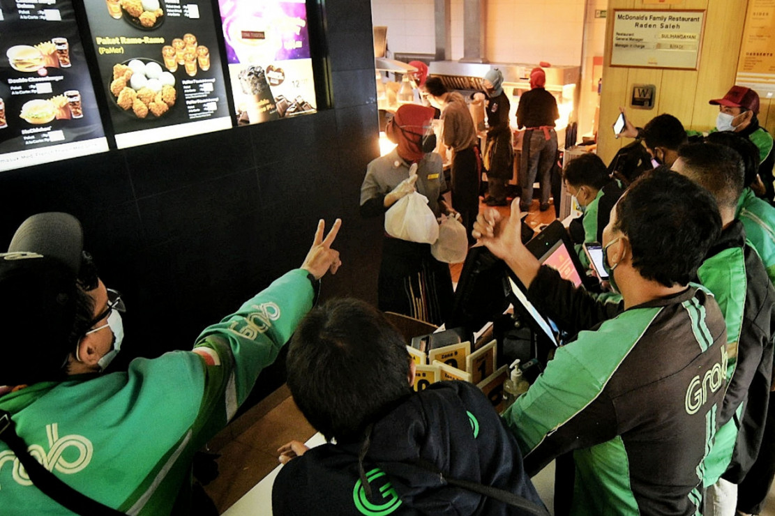 Demam BTS Meal, Ini Potret Antrean Driver Ojol di Gerai ...