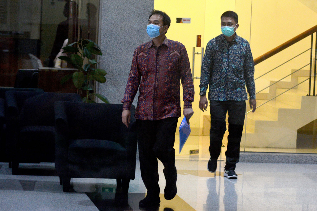 Azis merupakan saksi kunci dalam kasus dugaan suap penanganan perkara di Tanjungbalai. Dia mengenalkan penyidik KPK asal Polri Stepanus Robin Pattuju kepada Wali Kota Tanjungbalai M Syahrial.