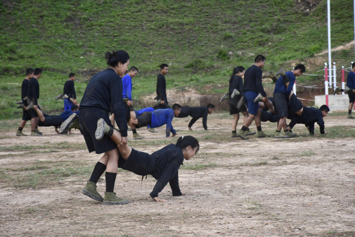 Serangan yang dilancarkan junta militer di desa-desa membuat para warga berlindung di hutan dan menguatkan tekad mereka untuk berjuang melawan kudeta.