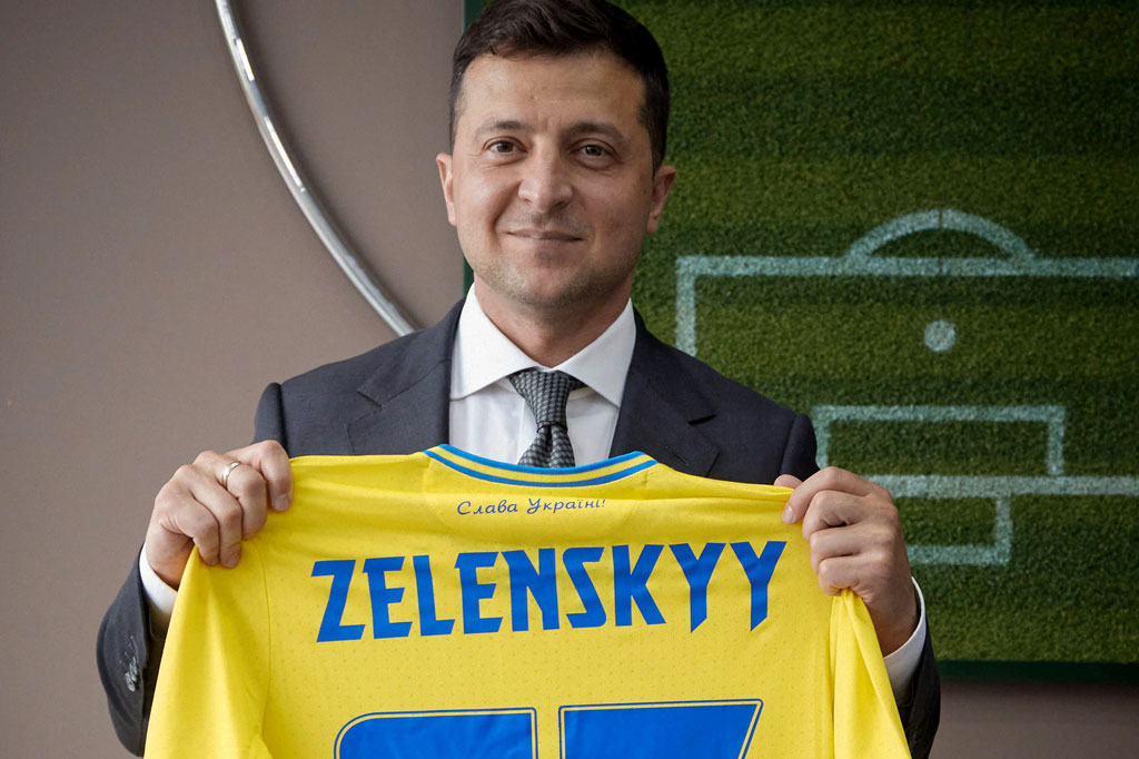 Andriy Pavelko, Presiden Asosiasi Sepak Bola Ukraina, mengatakan desain jersey meraka telah disetujui oleh UEFA jauh sebelum presentasi resmi pada hari Minggu. 