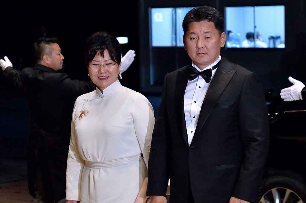 Khurelsukh akan menggantikan petahana Khaltmaa Battulga, yang ditolak kesempatannya untuk mencalonkan diri kembali menyusul perubahan kontroversial pada konstitusi Mongolia yang membatasi presiden untuk satu masa jabatan.