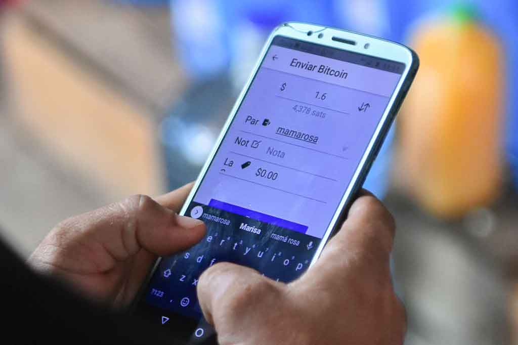 Cryptocurrency telah melonjak popularitasnya karena penggunaannya sebagai penyimpan nilai, anonimitas relatif yang mereka tawarkan kepada pengguna dan fluktuasi harga liar yang menghadirkan peluang untuk keuntungan lebih besar daripada berinvestasi di bursa saham reguler dunia.