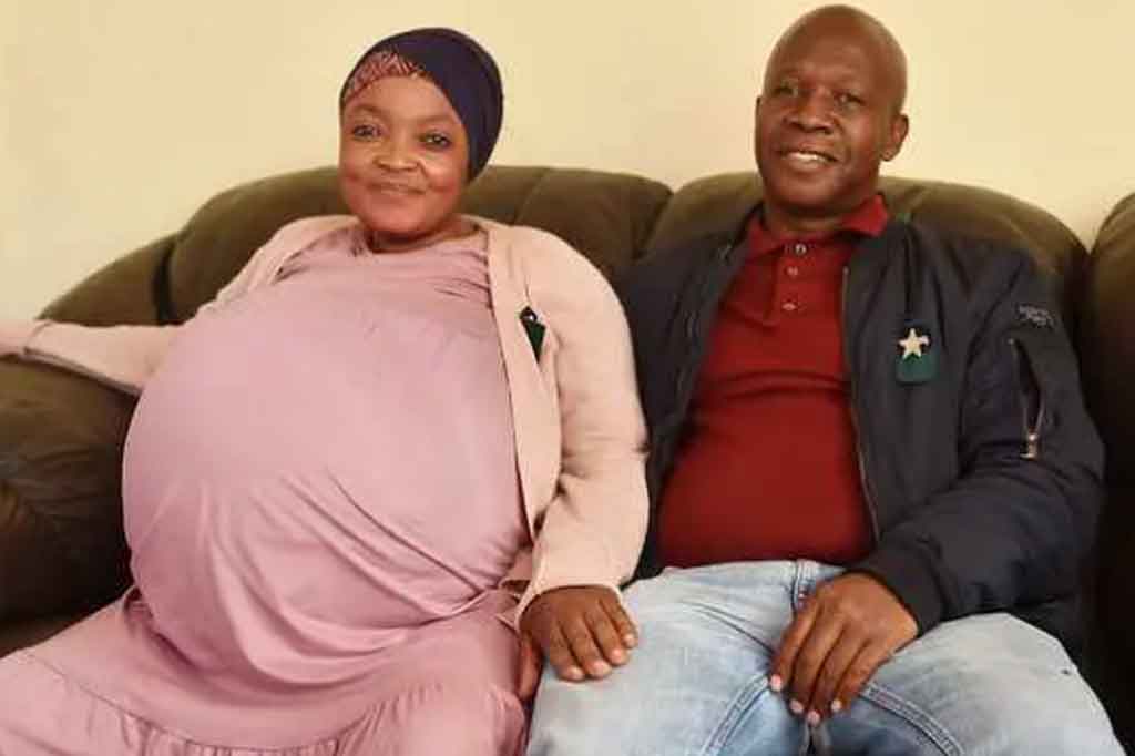 Berbicara kepada Pretoria News, Teboho Tsoetsi mengatakan istrinya melahirkan saat usia kehamilan 29 minggu dan bahwa kehamilannya wajar karena Sithohe tidak menjalani perawatan kesuburan.