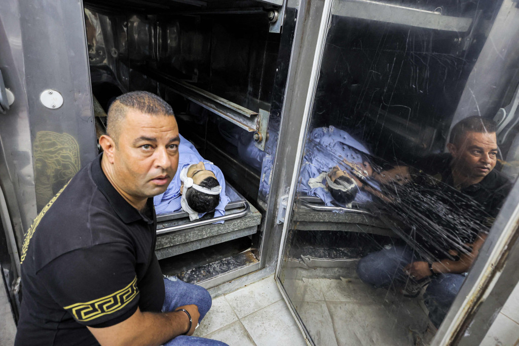 Tiga warga Palestina terbunuh pada awal 10 Juni oleh pasukan khusus Israel yang sedang dalam misi penangkapan di Tepi Barat utara, kata sumber di kedua belah pihak. Salah satu warga Palestina yang tewas diduga melakukan serangan penembakan terhadap tentara Israel, kata seorang pejabat keamanan Israel. 