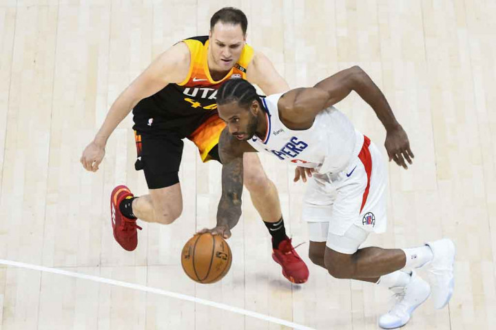 Kawhi Leonard mempersembahkan 21 poin untuk Clippers yang dalam dua playoff berturut-turut harus terlebih dahulu tertinggal 0-2. 