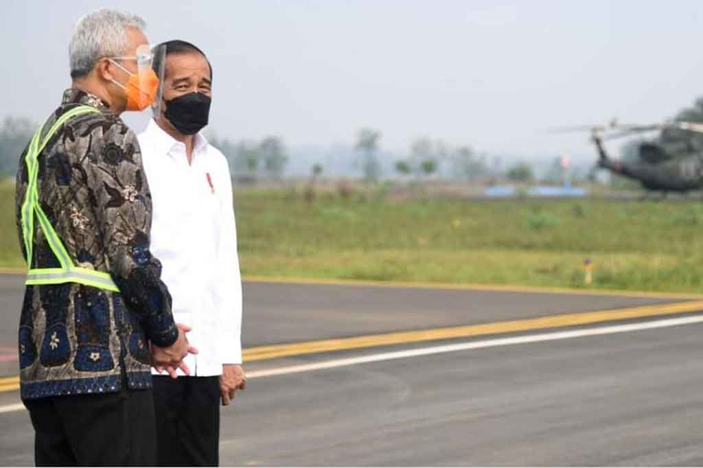 Presiden Joko Widodo beserta Ibu Negara Iriana bertolak menuju Provinsi Jawa Tengah guna melakukan kunjungan kerja (kunker) dengan sejumlah agenda, di antaranya meninjau proyek infrastruktur dan program vaksinasi massal.
