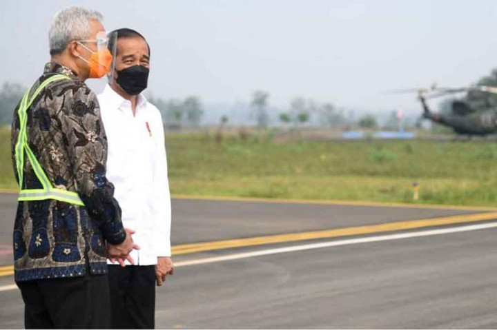 Presiden Joko Widodo beserta Ibu Negara Iriana bertolak menuju Provinsi Jawa Tengah guna melakukan kunjungan kerja (kunker) dengan sejumlah agenda, di antaranya meninjau proyek infrastruktur dan program vaksinasi massal.
