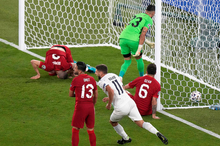 Gol kemenangan Italia tercatat atas bunuh diri Merih Demiral (53'), Ciro Immobile (64'), dan Lorenzo Insigne (79').