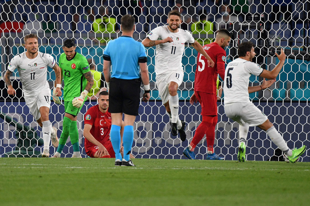 Italia benar-benar tampil dominan dengan 62 persen ball possesion dan membuat 24 attemtps, delapan di antaranya on goal. Sedangkan Turki hanya membuat tiga attempts dan tidak ada yang tepat sasaran.