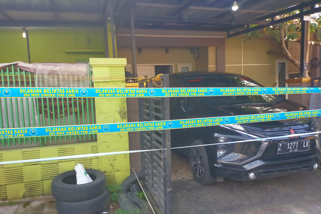 Rumah kontrakan tersebut diduga menjadi pabrik narkoba dan memproduksi pil Y atau Trihexyphenidyl yang termasuk golongan IV narkotika.