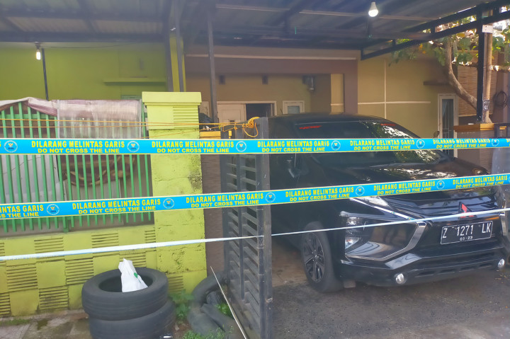 Rumah kontrakan tersebut diduga menjadi pabrik narkoba dan memproduksi pil Y atau Trihexyphenidyl yang termasuk golongan IV narkotika.