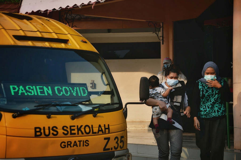 Tempat tersebut memang disiapkan Pemerintah Kota Jakarta Selatan sebagai tempat menginap setelah Badan Nasional Penanggulangan Bencana (BNPB) berhenti membiayai hotel untuk isolasi mereka yang terpapar Covid-19 dengan status tanpa gejala.