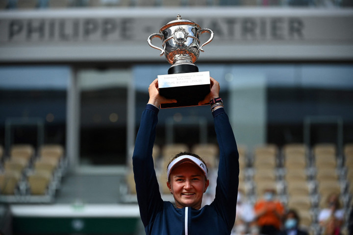 Krejcikova berpeluang mengawinkan gelar juaranya ini dengan gelar juara nomor ganda putri. Petenis berusia 25 tahun itu juga lolos ke final bersama tandemnya, Katerina Siniakova, yang akan berhadapan dengan Bethanie Mattek-Sands/Iga Swiatek pada pertandingan besok, 13 Juni 2021.
