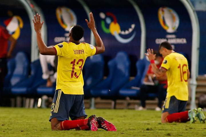 Kolombia sendiri baru bisa menghadirkan ancaman pada menit ke-39 lewat sundulan Yerry Mina, memanfaatkan set piece.