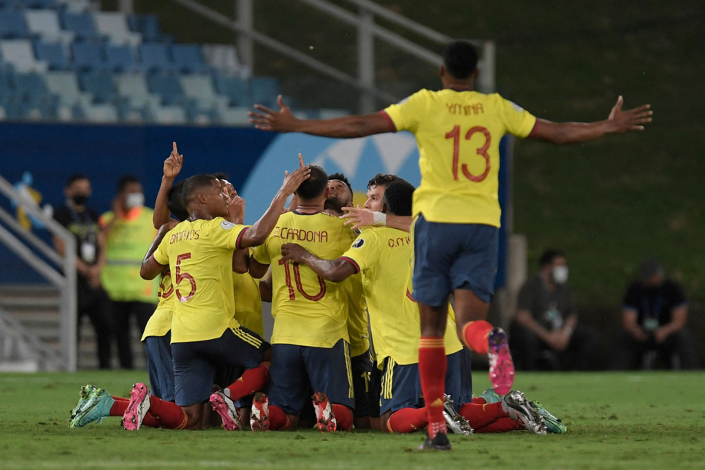 Edwin Cardona menjebol gawang Pedro Ortiz. Memanfaatkan umpan Miguel Borja, sontekan kaki kanannya dalam meneruskan umpan sundulan rekannya berujung gol. Sempat dicek VAR karena terindikasi offside, namun akhirnya tetap disahkan. Kolombia unggul 1-0 atas Ekuador saat jeda.