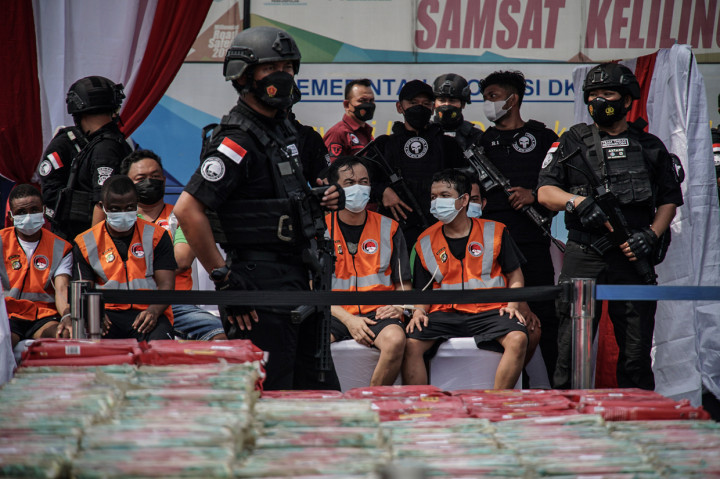 Dalam pengungkapan ini, pihak kepolisian menangkap tujuh tersangka dan dua di antaranya merupakan warga negara asing (WNA) asal Nigeria.