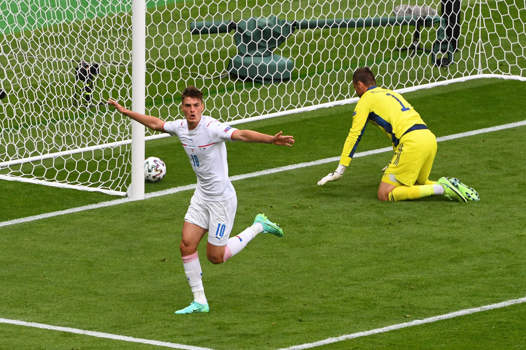 Patrik Schick berhasil mencatat rekor saat tampil di laga Skotlandia vs Republik Ceko dalam laga pembuka Grup D Euro 2020, Senin, 14 Juni 2021 malam WIB. Ia mencetak gol dari tengah lapangan.