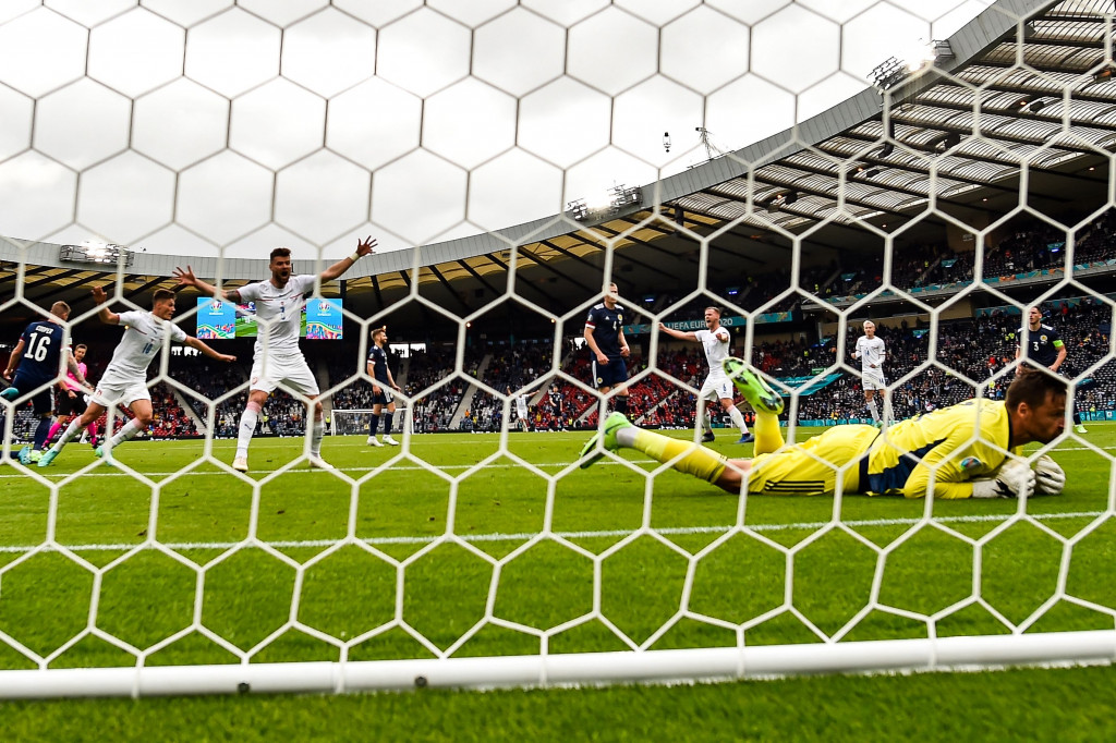 Dalam pertandingan itu, Ceko berhasil menang dengan skor 2-0 atas Skotlandia. 