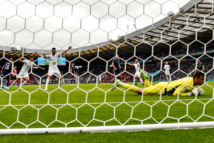 Dalam pertandingan itu, Ceko berhasil menang dengan skor 2-0 atas Skotlandia. 