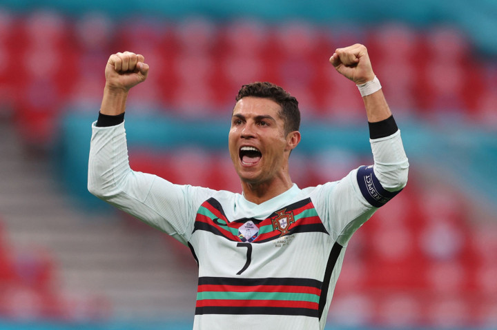 Ronaldo total telah mengemas 11 gol selama keikutsertaannya di pentas Euro. Ia sukses melewati torehan 9 gol Michael Platini dengan Timnas Prancis yang semuanya dicetak di edisi 1984.