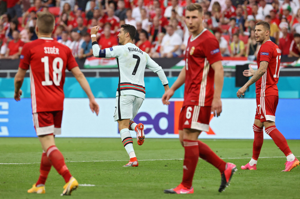 Cristiano Ronaldo memecahkan rekor saat mencetak brace ke gawang Hungaria. 