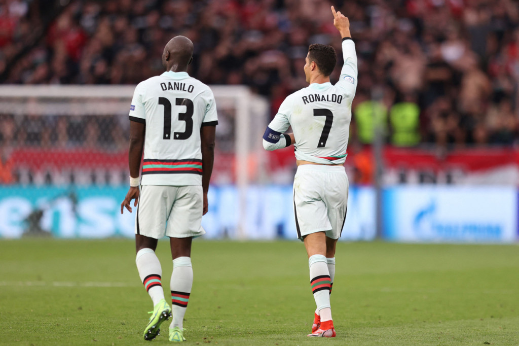 Portugal sukses meraih kemenangan dengan skor 3-0 atas Hongaria. Gol-gol skuat besutan Fernando Santos di laga ini dicetak oleh Raphael Guerreiro (84') dan Ronaldo via penalti dan injury time.