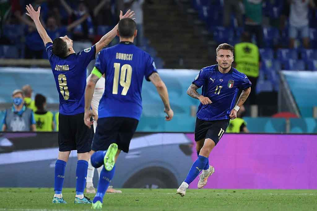 Permainan Swiss yang tak kunjung berkembang berhasil dimanfaatkan oleh Italia untuk menyimpan tenaga mereka. Bahkan semenit jelang bubaran waktu normal Ciro Immobile melengkapi kemenangan tuan rumah jadi 3-0.