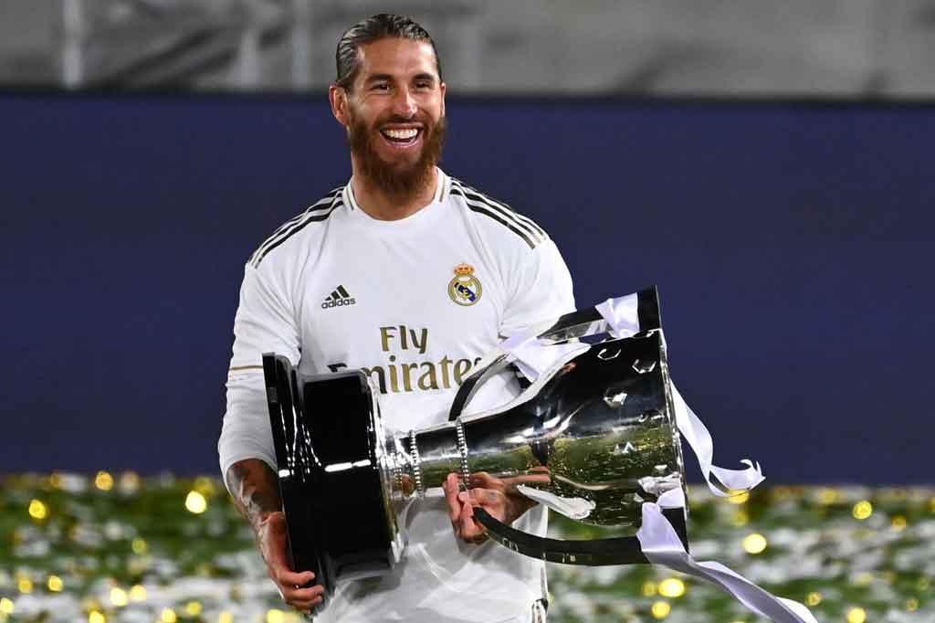 Media-media Spanyol menyebut bahwa Ramos gagal menolak tawaran perpanjangan kontrak satu tahun dengan Real Madrid dengan klausul pemotongan gaji 10 persen