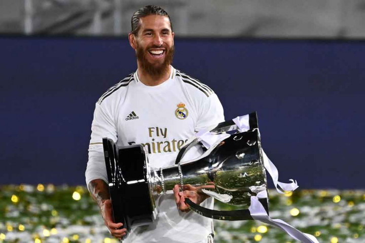 Media-media Spanyol menyebut bahwa Ramos gagal menolak tawaran perpanjangan kontrak satu tahun dengan Real Madrid dengan klausul pemotongan gaji 10 persen