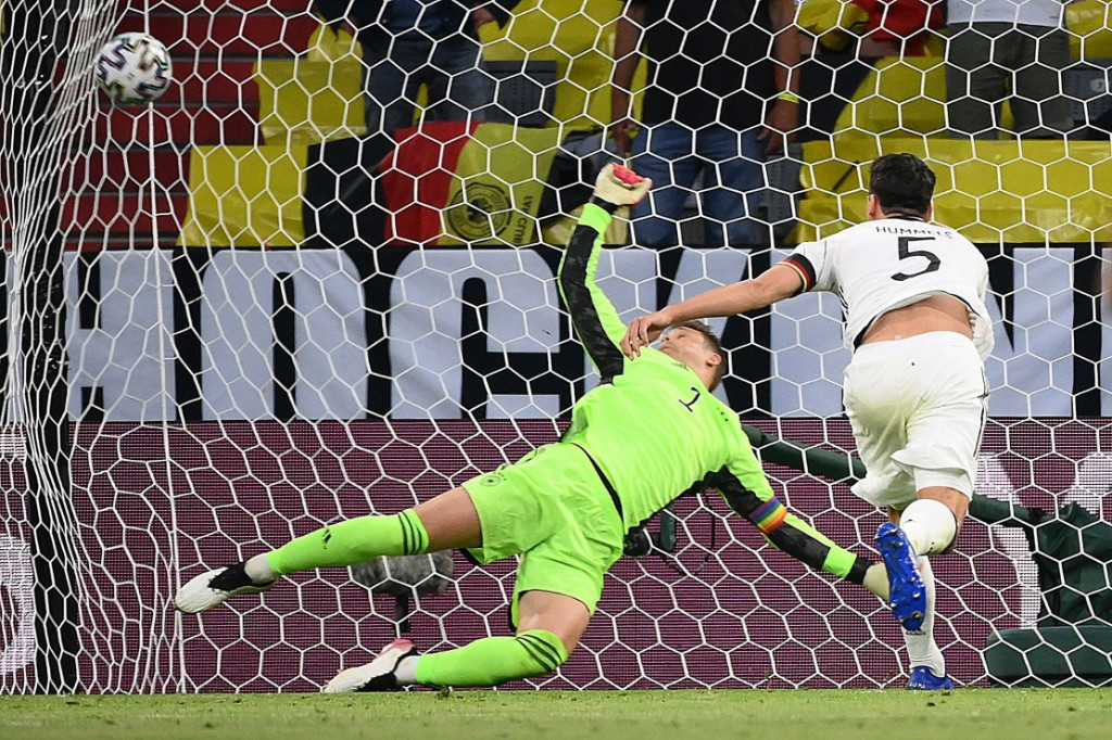 Prancis mendapatkan tiga poin perdana usai mengalahkan Jerman di laga fase grup Euro 2020. Les Bleus menang 1-0 atas Die Mannschaft lewat gol bunuh diri Mats Hummels.
