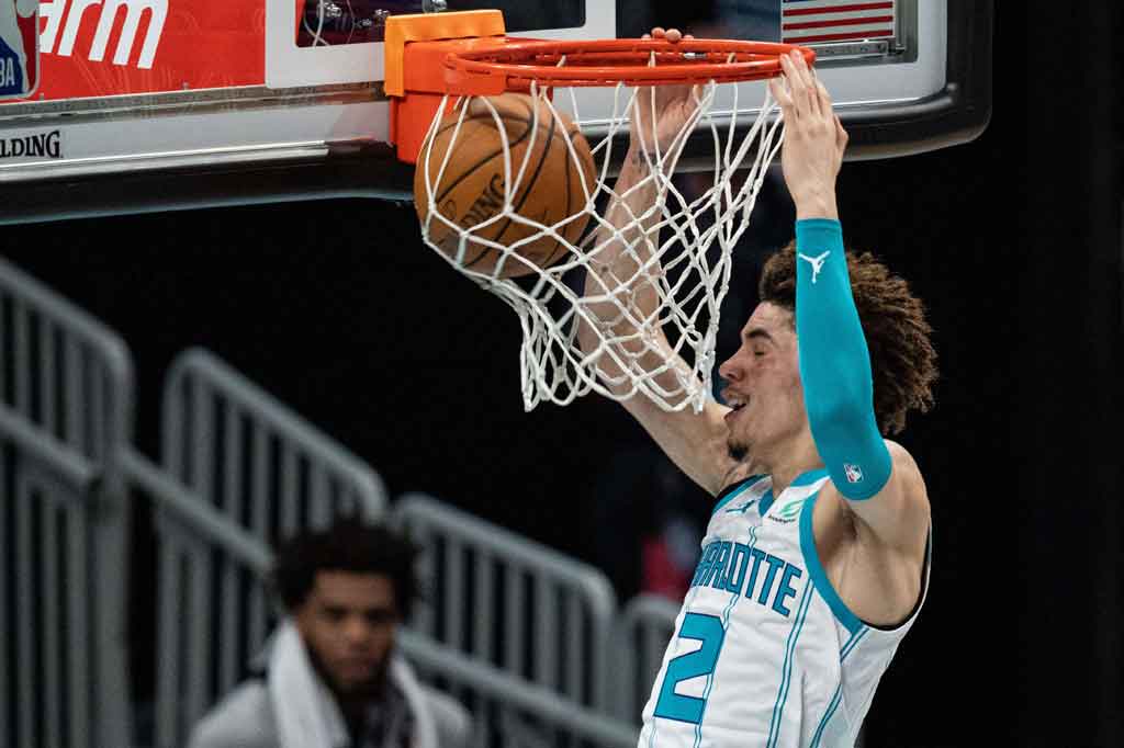 Tahun lalu, Ball masuk dalam NBA Draft sebagai pilihan ketiga. Ia mencetak rata-rata 15,7 poin per gim, 6,1 assist, 5,9 rebound dan 1,6 steal untuk Charlotte. Cedera pergelangan tangan yang retak membuatnya hanya bermain 51 pertandingan (31 kali menjadi starter).