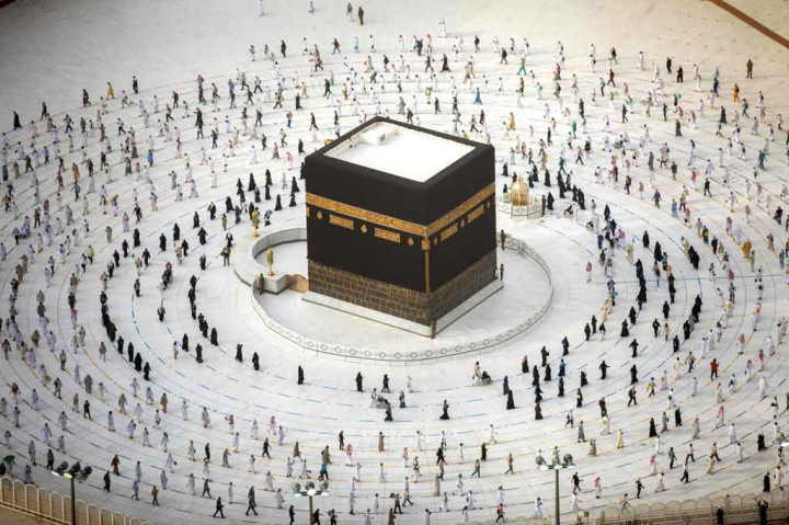 Arab Saudi pada Sabtu, 12 Juni 2021 lalu mengumumkan bahwa 60 ribu penduduk yang telah divaksinasi covid-19 akan dapat menjalankan ibadah Haji pada Juli mendatang.