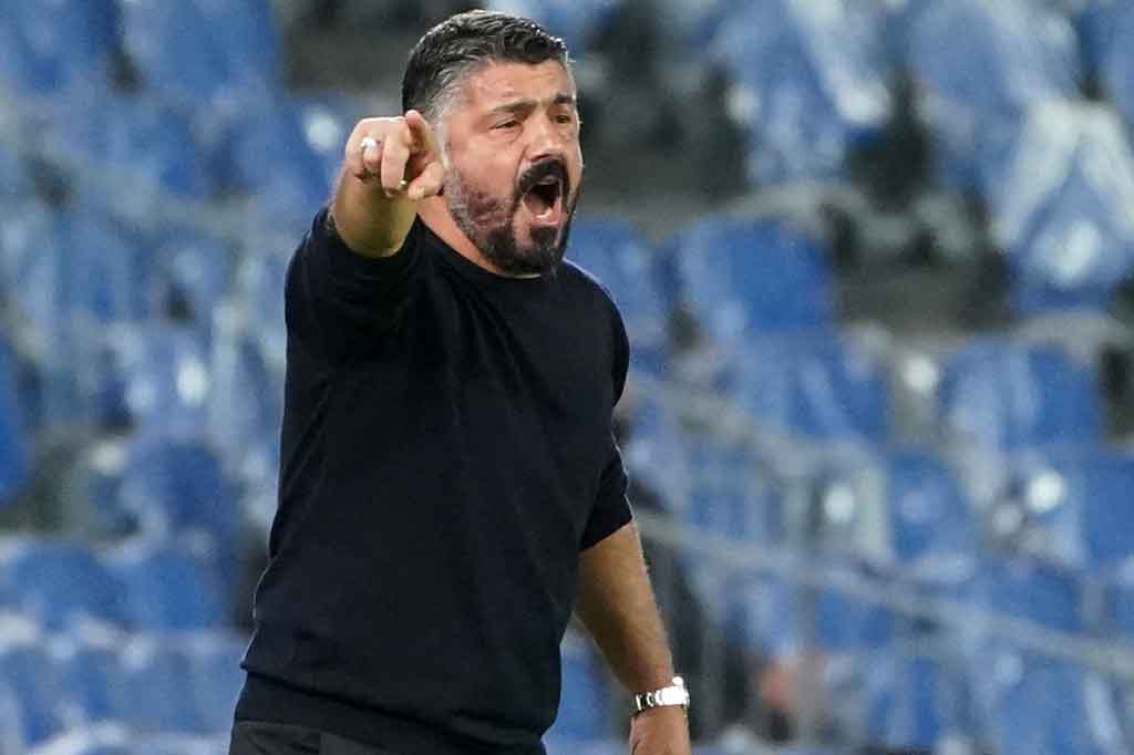 Menurut media Italia, telah terjadi ketegangan antara klub yang dimiliki oleh pengusaha Amerika Rocco Commisso, dan Gattuso mengenai strategi dan sumber daya yang tersedia untuk merekrut pemain baru.