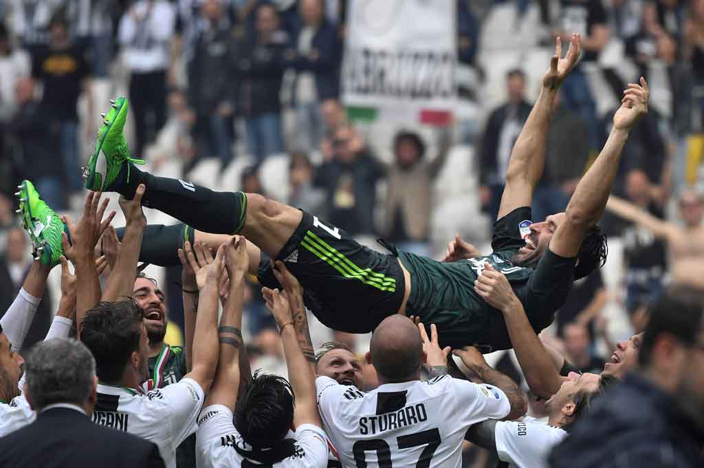 Buffon dilaporkan telah menandatangani kontrak dua tahun bersama tim Emilia-Romagna dengan jaminan menjadi kapten dan kiper nomor satu serta memiliki peran di klub ketika karirnya berakhir.