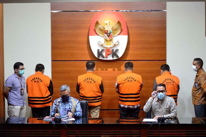 Komisi Pemberantasan Korupsi (KPK) menahan empat mantan anggota DPRD Jambi setelah ditetapkan tersangka dalam pengembangan kasus dugaan suap ketok palu atau pengesahan RAPBD Provinsi Jambi Tahun Anggaran 2017-2018.