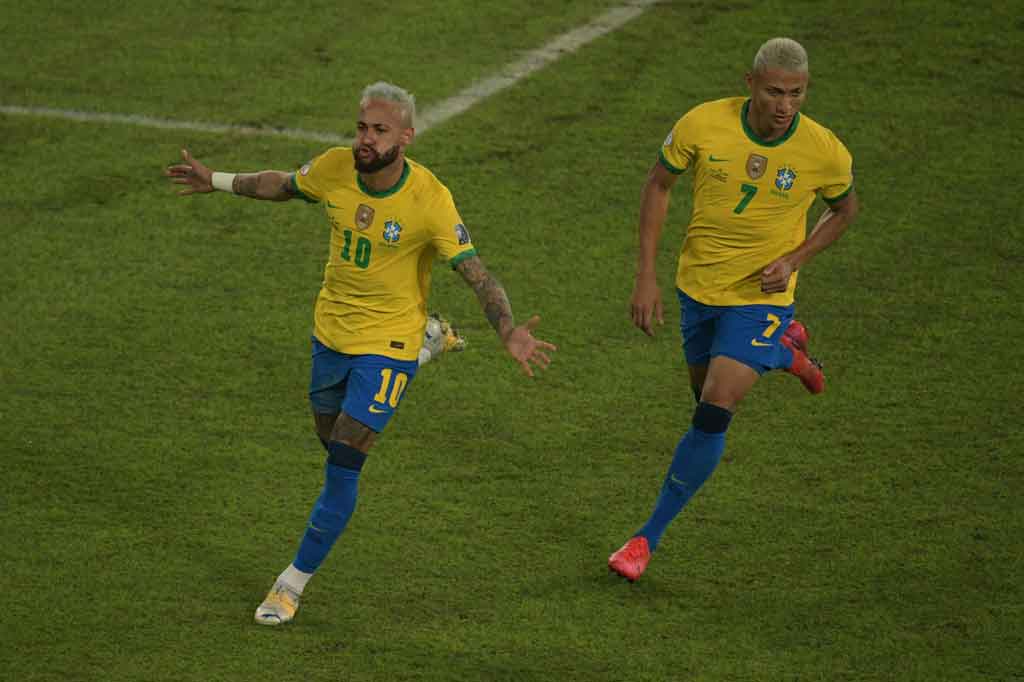 Tak selang beberapa lama, Brasil mampu menambah keunggulan pada menit ke-68 melalui sepakan Neymar di dekat kotak penalti yang tidak bisa dihentikan kiper Pedro Gellese. Skor berubah menjadi 2-0.