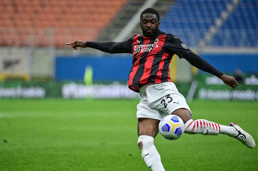 Pemain Inggris berusia 23 tahun itu awalnya tiba di AC Milan pada Januari lalu dengan status pinjaman. Namun Milan kemudian menggunakan opsi mereka untuk membeli bek tersebut dengan harga yang diperkirakan mencapai 28 juta euro (sekitar Rp479 miliar).