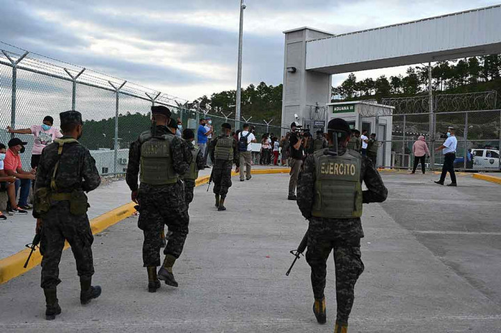 Baku tembak antargeng yang bersaing di penjara dengan keamanan maksimum di Honduras, mengakibatkan sedikitnya lima orang meninggal dunia.