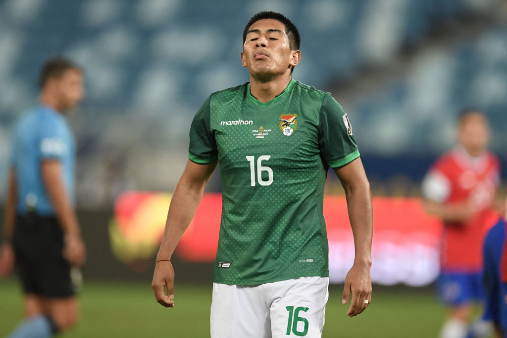 Memasuki babak kedua, Bolivia mulai lebih berani keluar untuk menyerang. Bolivia nyaris menyamakan kedudukan pada menit ke-56. Sayang tendangan Erwin Saavedra masih bisa dihalau kiper veteran Chile, Claudio Bravo.
