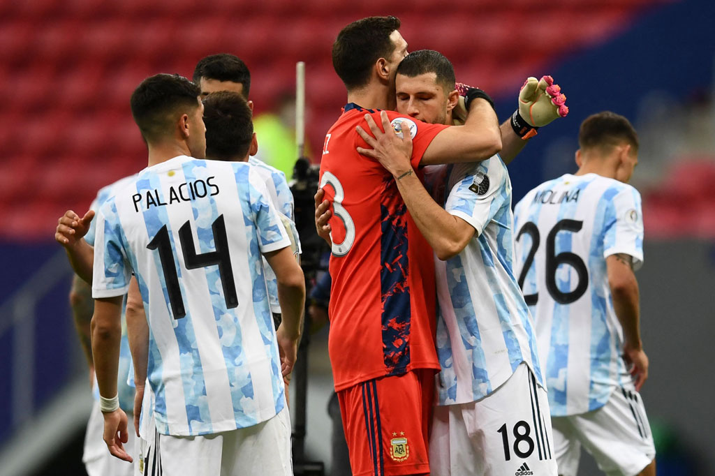 Hasil ini membuat Argentina memuncaki klasemen Grup B Copa America 2021 dengan empat poin dari dua kali tampil, sedangkan Uruguay menduduki urutan keempat dan belum mengantongi poin dari sekali laga.