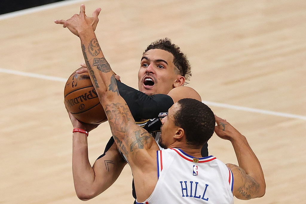 Trae Young memimpin unggulan kelima Hawks dengan 34 poin dan 12 assist.