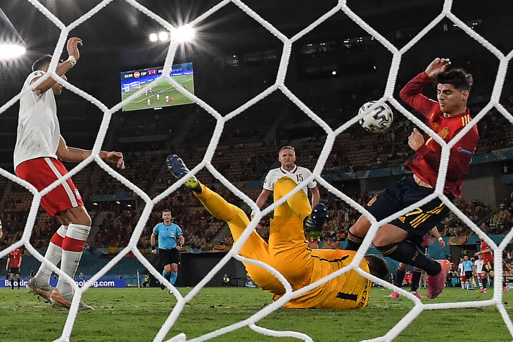 Spanyol yang tampil mendominasi sejak babak pertama unggul terlebih dahulu pada menit ke-25 berkat gol Alvaro Morata.