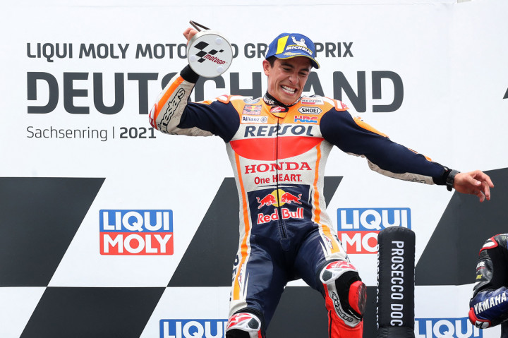 Ini merupakan podium pertama bagi Marquez setelah kembali dari cedera patah tulang lengan kanan yang dialaminya pada musim lalu.
