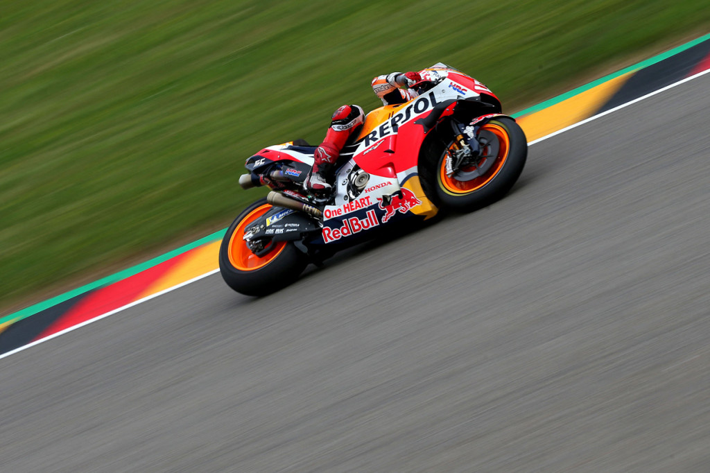 Pada MotoGP Jerman yang berlangsung di Sirkuit Sachsenring tersebut, Marc Marquez menjadi yang terdepan setelah tampil konsisten sepanjang balapan.
