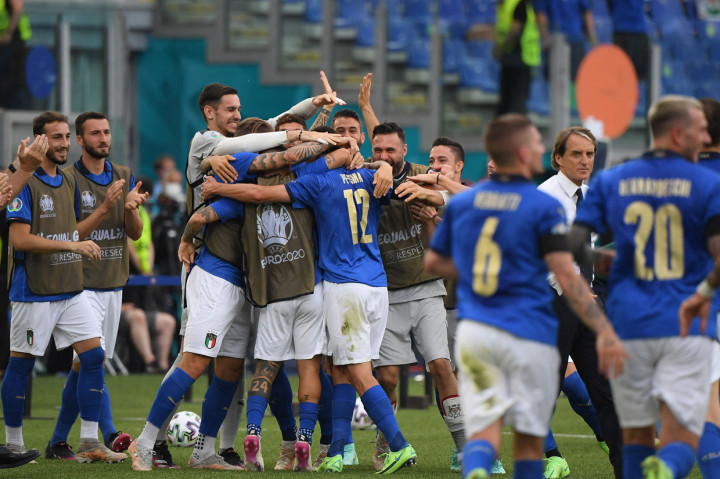 Kemenangan ini memastikan Italia lolos sebagai juara grup dengan nilai sempurna 9 dari 3 pertandingan. Tim besutan Roberto Mancini ini tampil cemerlang, mencetak tujuh gol tanpa kebobolan sama sekali.