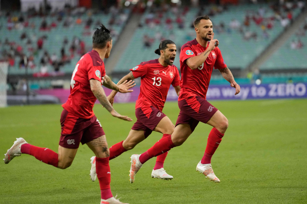 Gol cepat langsung didapatkan Swiss lewat Haris Seferovic di menit keenam.
