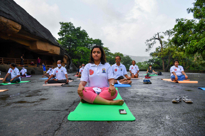 Peringatan ini pertama kali diusulkan oleh Perdana Menteri India Narendra Modi pada sidang Majelis PBB ke-69. Kala itu, Modi mengatakan bahwa yoga merupakan pendekatan holistik untuk kesehatan fisik dan mental.