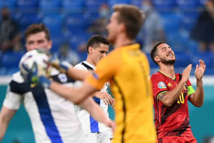 Belgia yang sudah memastikan diri lolos ke babak 16 besar tampil menekan dan memperoleh peluang untuk menciptakan gol lewat Axel Witsel dan Eden Hazard. Sayang keduanya gagal menjebol gawang Filandia.